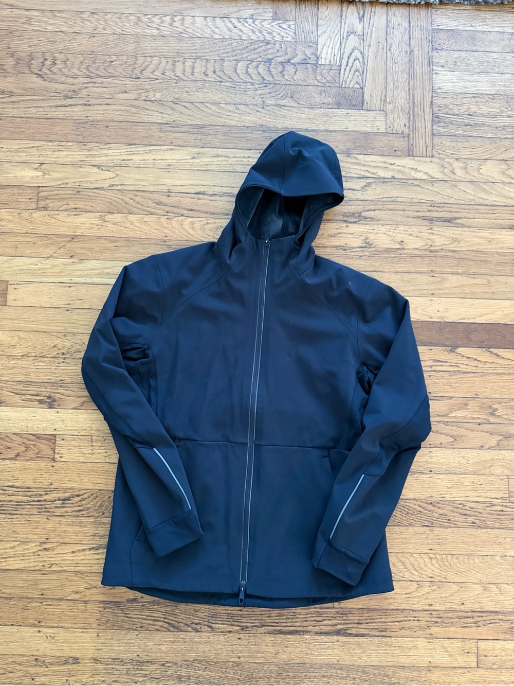 Men's Lululemon Cross Chill Jacket in black - Picture 2 of 4